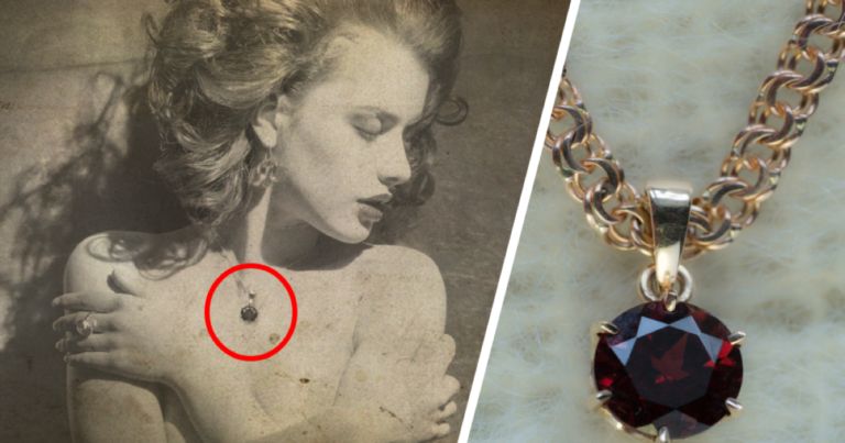 Una donna indossa la collana di sua madre per 25 anni, poi trova qualcosa all’interno