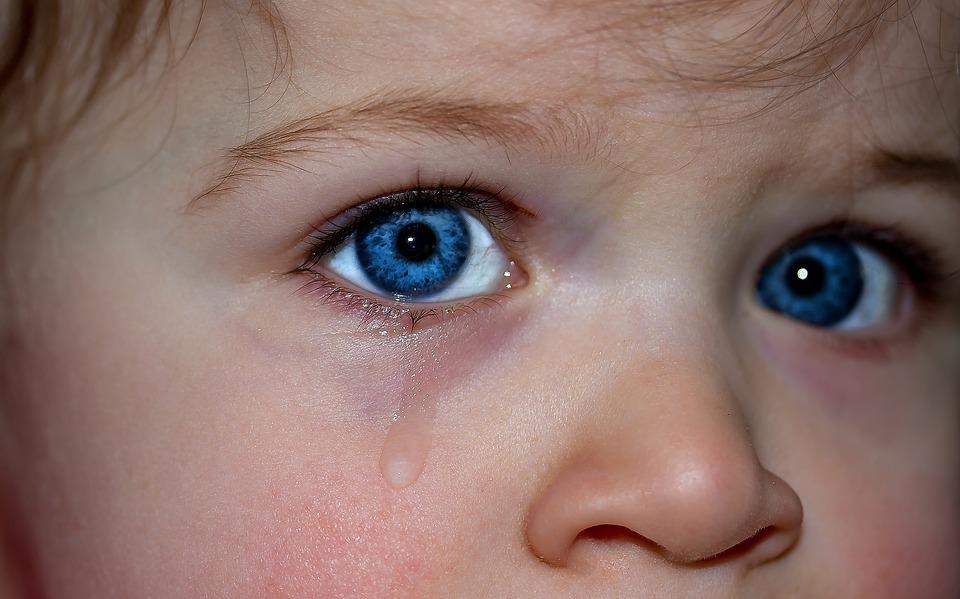 Rostro de un niño llorando