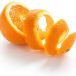 क्या आपके पास संतरे का छिलका है? इसे फेंके नहीं क्योंकि आप यही कर सकते हैं!