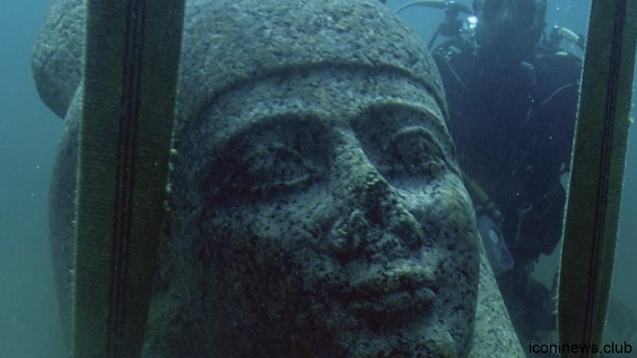 human sculpture under water