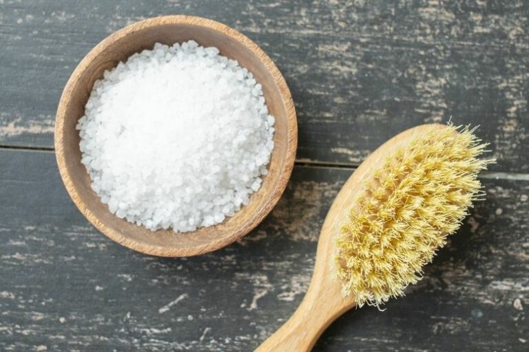 8 moduri prin care poți curăța cu sare